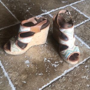 Lucky Brand Beautiful wedgy sandals